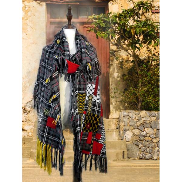 Wintry long scarf with Keffiyeh pattern