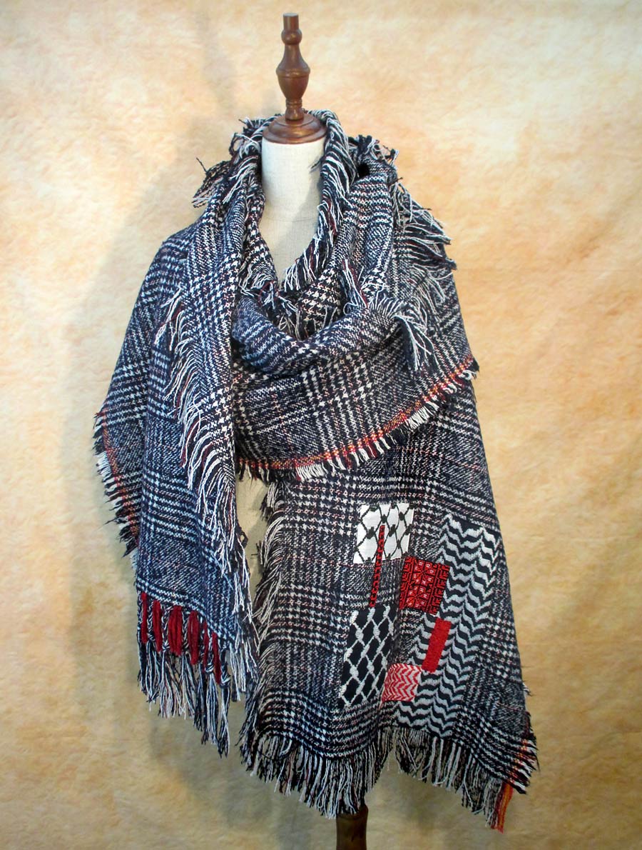 Wintry long scarf, with Keffiyeh pattern  